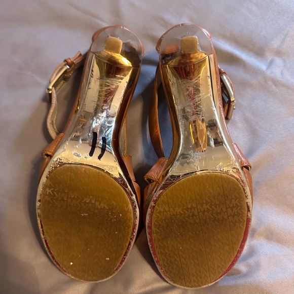 ❌SOLD❌ MICHAEL KORS CHUNKY HEELS - Picture 4 of 7